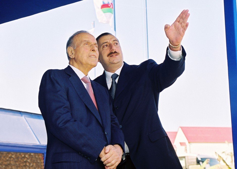 Elnur müəllim: 28 May – Qürurla Yaşadığımız Milli Kimlik və Dövlətçilik Günü
