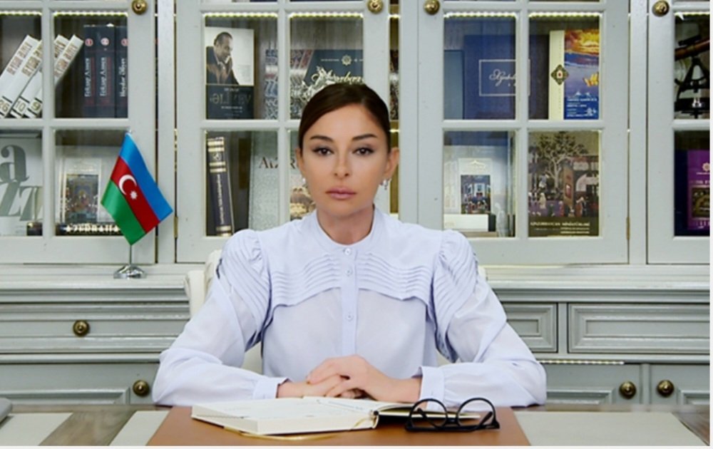 Mehriban Əliyeva təhsilə böyük diqqət göstərir