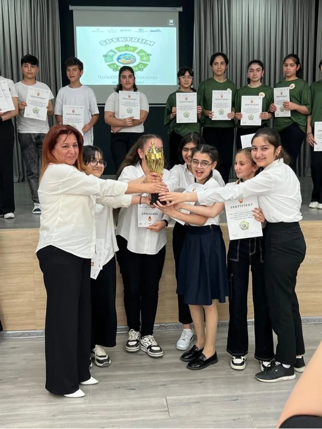 Elza Orucova : Təhsildə Liderlik və Humanizm Nümunəsi