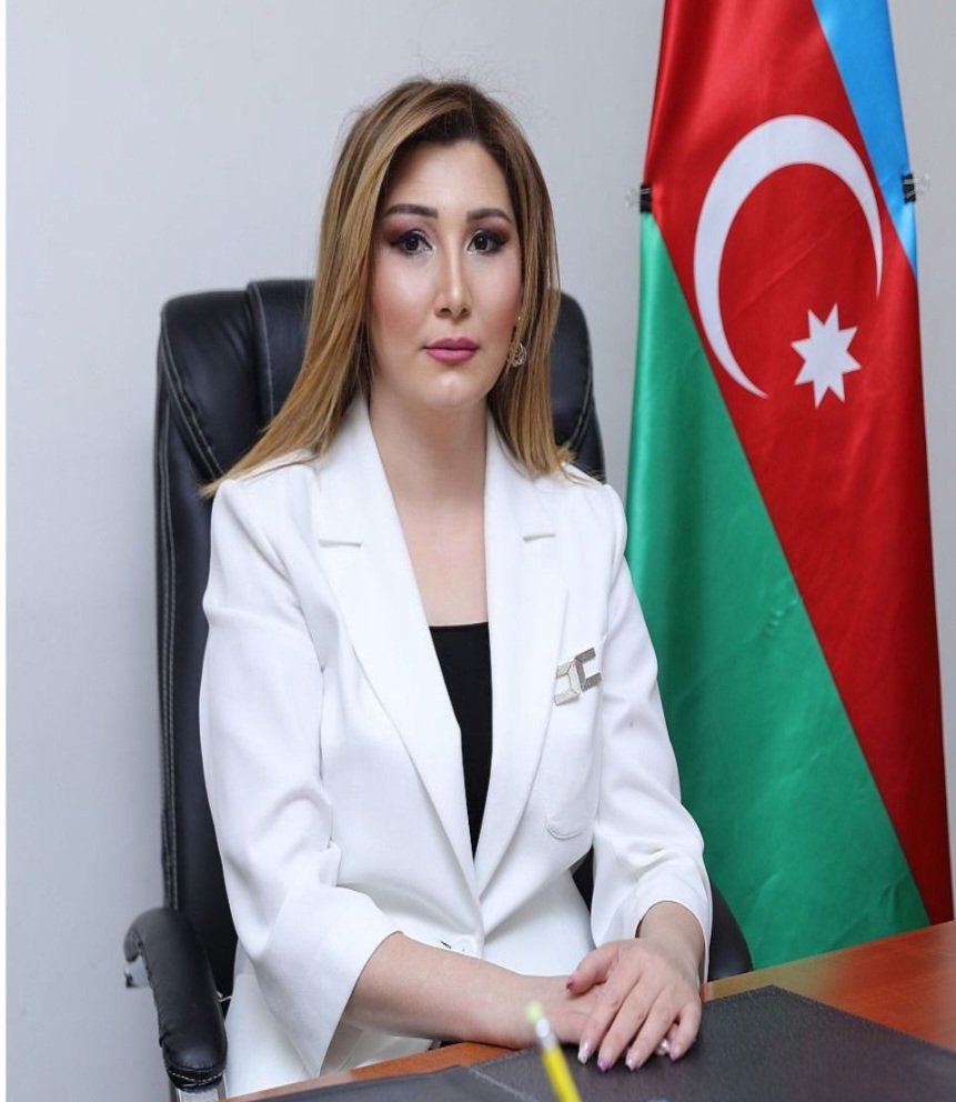 Bakı şəhəri 142 saylı tam orta məktəbin direktoru əvəzi Şəhla xanım  Əmirova  – Peşəkarlıq və idarəçilik bacarığı