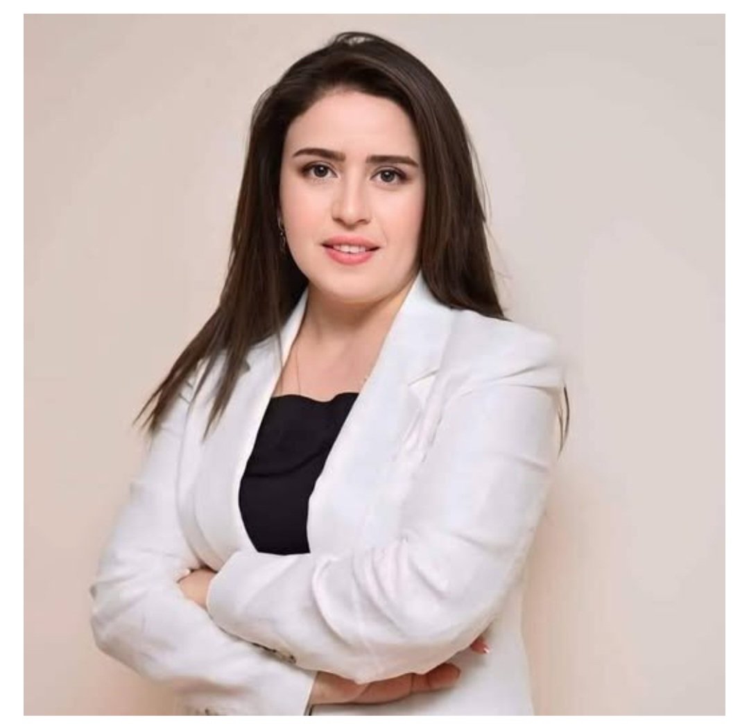 Elm, İdarəçilik və Gələcəyə Aparan Yol – Hicran Əyyubovanın Təhsildə Uğur Salnaməsi
